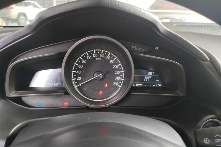 Used Mazda 3 Axela 2017 Sedan 1.5L Automatic Luxury Model Emission Standard China V
