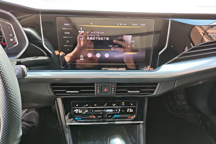 Used Volkswagen Passat 2023 330TSI Starry Elite Edition Audio And AC Panel