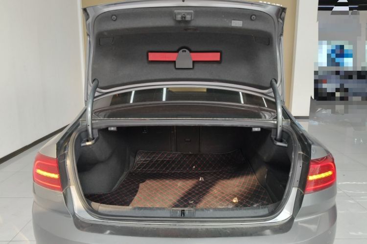 Used Volkswagen Magotan 2017 380TSI DSG Luxury Model Trunk