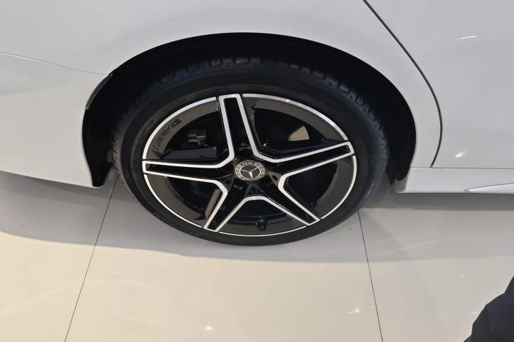 Used Mercedes-Benz C-Class 2021 C 260 L Sport Edition Star Collection Right Rear Wheel Hub