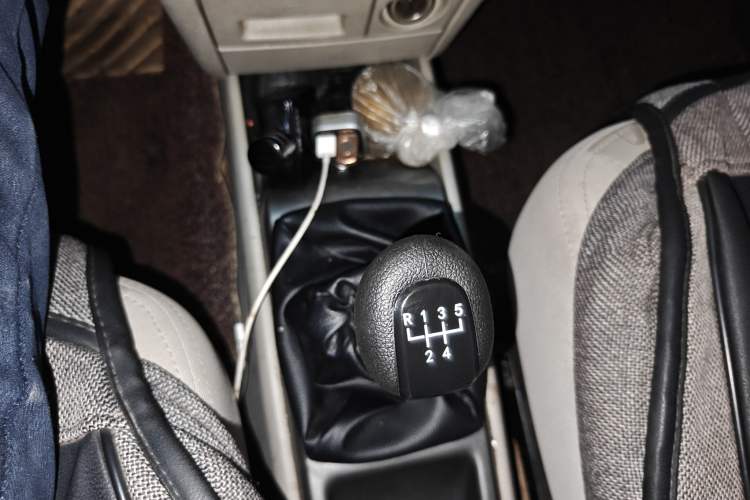 Used Chevrolet Lova 2010 1.4 MT Fengdu Version Gear Lever