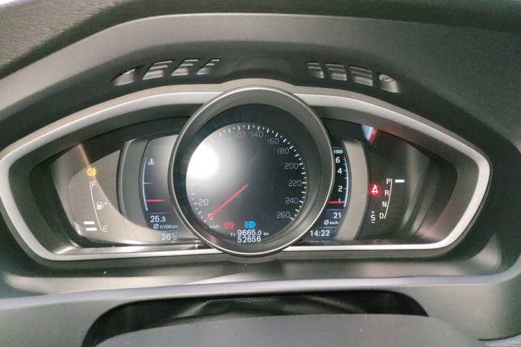 Used Volvo V40 2015 1.6T Zhiyi Edition
