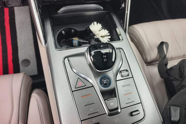 Used BYD Tang New Energy 2025 Intelligent Driving Version DM-i 115KM Flagship Edition Gear Lever