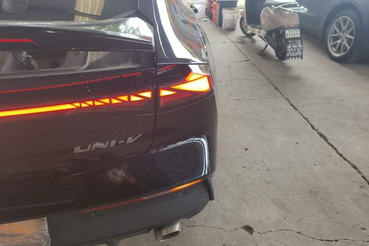 Used CHANGAN UNI-V 2024 1.5T High-Energy Version
