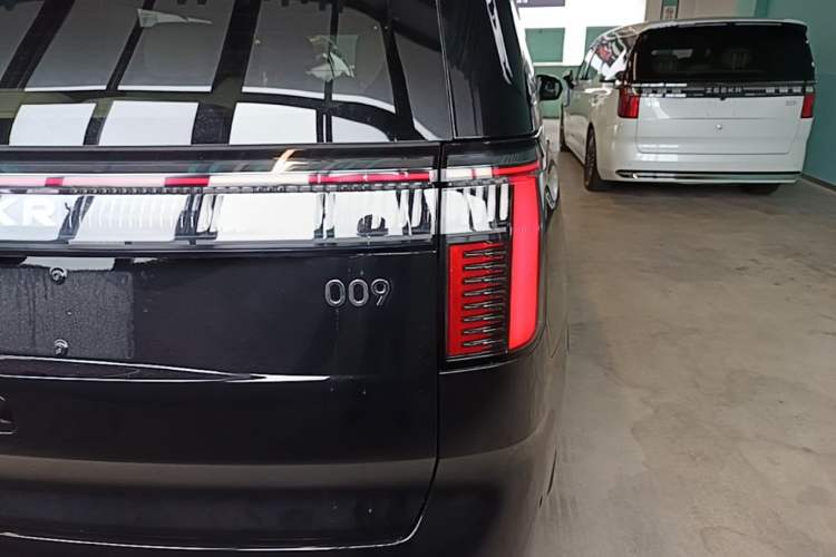 Used Zeekr 009 2024 7-Seater Walk-Through Version Four-Wheel Drive 108 kWh
