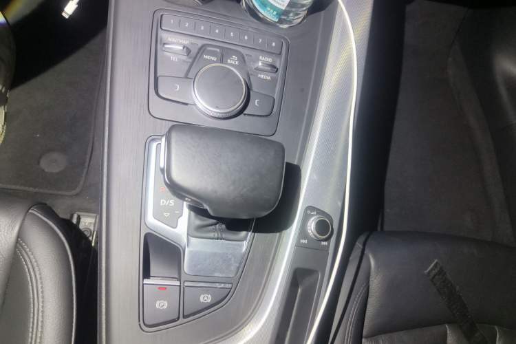 Used Audi A5 2017 Coupe 40 TFSI Fashion Model Gear Lever