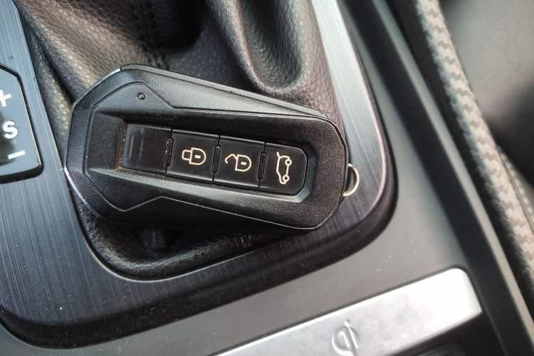 Used JMC Yusheng S330 2016 1.5L GTDi Automatic Two-Wheel Drive Prestige Edition