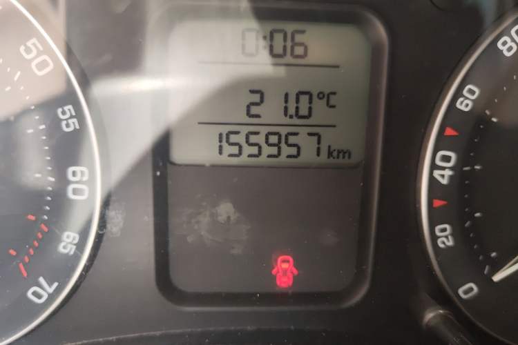 Used Skoda Octavia 2009 1.6L Manual Eado Edition Odometer Close Up