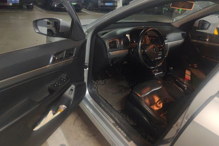 Used Volkswagen Lavida 2015 1.6L Manual Comfort Edition