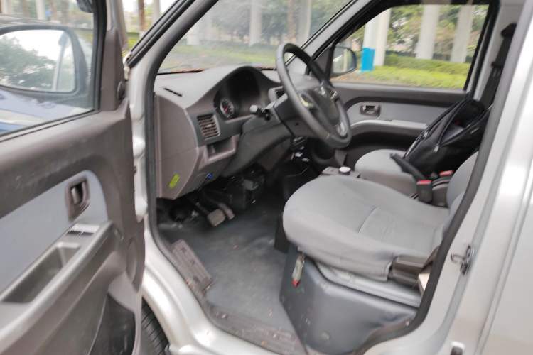 Used Wuling Rongguang EV 2020 Basic Version 7-Seater 300 km Interior 3
