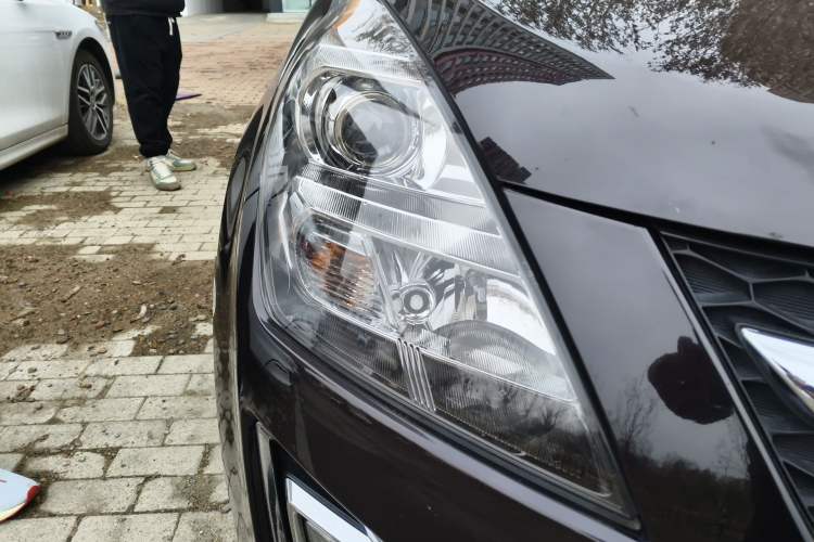 Used Mazda 8 2013 2.5L Ultimate Edition Right Front Headlight