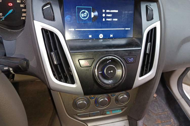 Used Ford Focus 2012 Sedan 1.6L Manual Comfort Model Audio And AC Panel