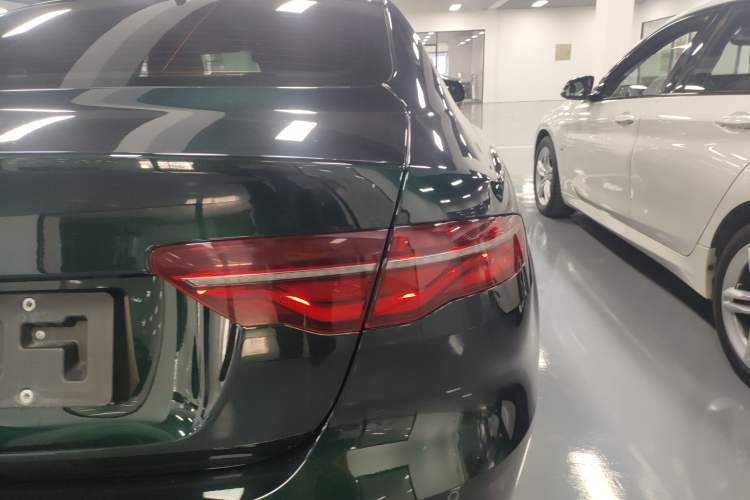 Used Jaguar XEL 2024 2.0T 250 PS R-DYNAMIC S Ebony Black Sport Edition
