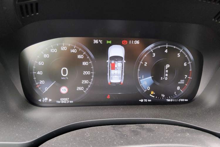 Used Volvo XC60 2021 T5 4x4 Smart Luxury Edition Instrument Cluster