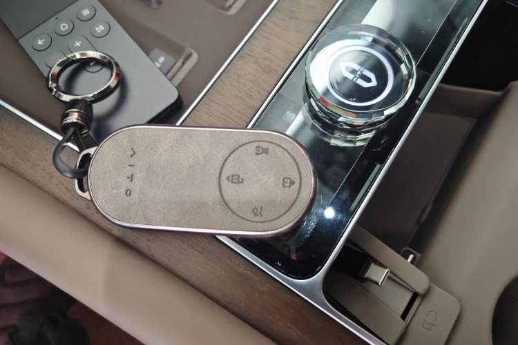 Used Hima AITO M9 2024 Range-Extended Ultra Version 52 kWh 5-Seater Model Vehicle Key