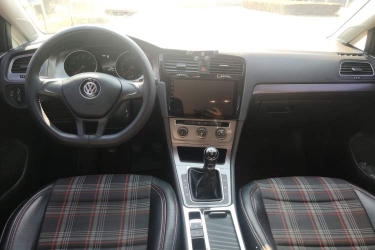 Used Volkswagen Golf 2016 1.6L Manual Fashion Edition