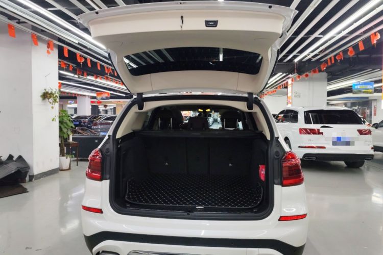 Used BMW X3 2018 xDrive25i Luxury Package China VI Emission Standard Trunk