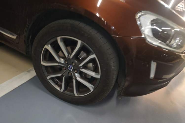 Used Volvo XC60 2016 T5 AWD Smart Drive Edition Right Front Wheel Hub