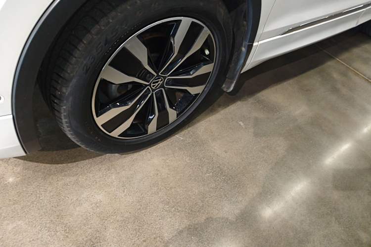 Used Volkswagen Tiguan L 2022 330TSI Automatic Two-Wheel Drive R-Line Enhanced Edition
