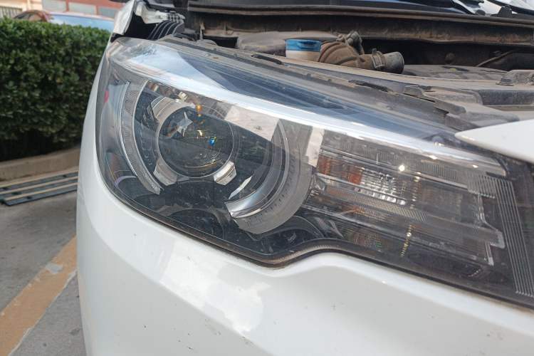 Used MG ZS 2017 16T Automatic Flagship Internet Edition Right Front Headlight