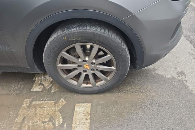 Used Porsche Cayenne 2018 Cayenne 3.0T Right Front Wheel Hub