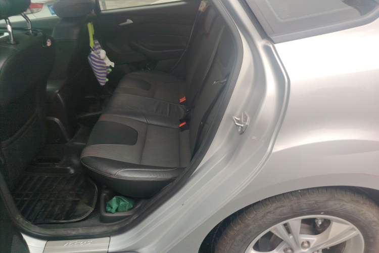 Used Ford Focus 2012 Sedan 1.6L Manual Fashion Edition