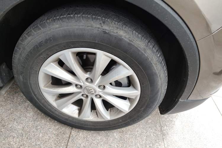 Used Buick Envision 2017 28T Four-Wheel Drive Elite Model Right Front Wheel Hub