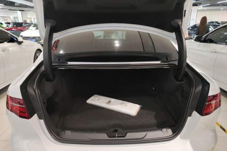 Used Jaguar XEL 2021 2.0T 250 PS R-DYNAMIC S Advanced Sport Edition Trunk