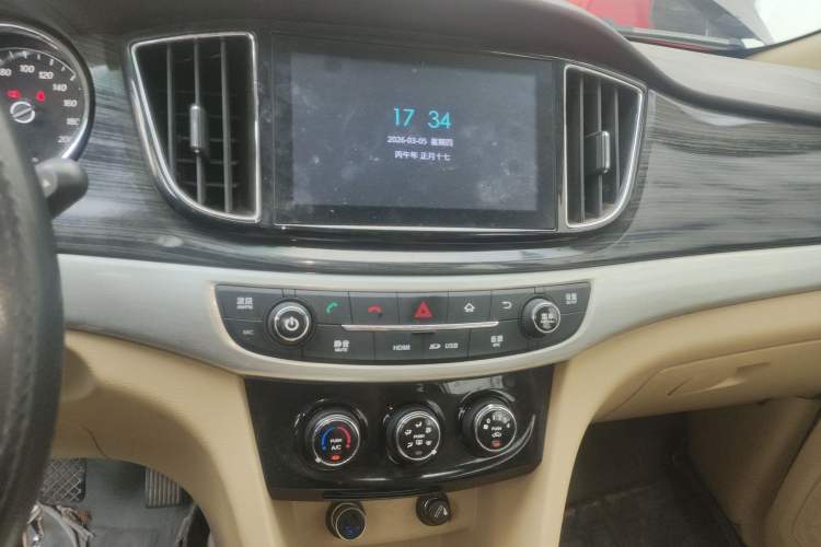 Used Baojun 730 2016 1.5T Manual Comfort Version 7 Seats