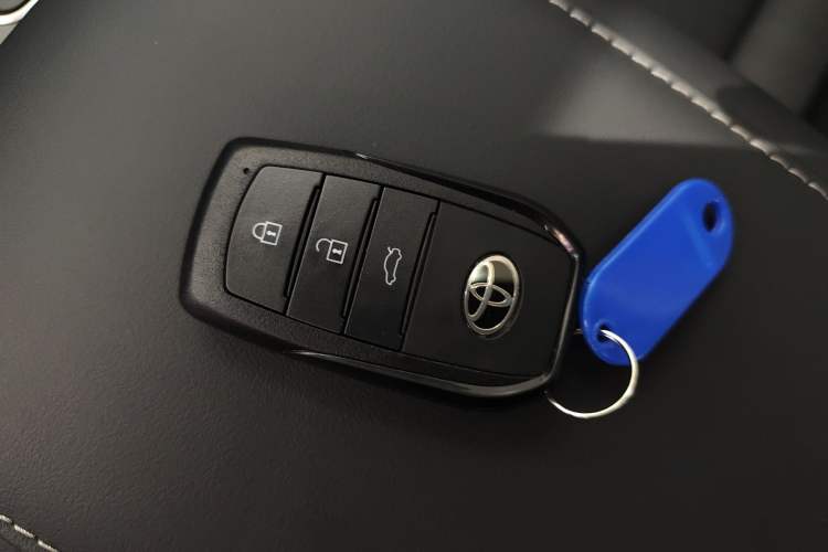 Used Toyota Camry 2026 Model Dual-Engine 2.0HSE Sport Lite Edition Interior 1