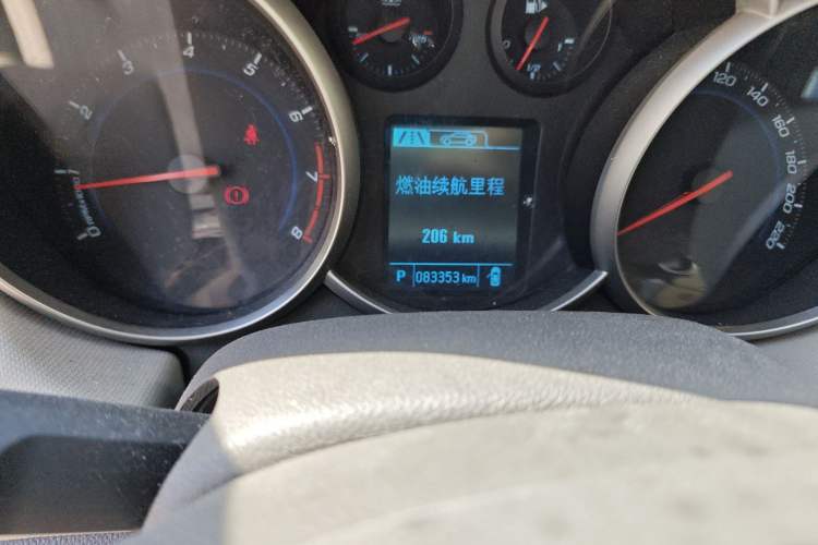 Used Chevrolet Cruze 2015 1.5L Classic SE AT Odometer Close Up