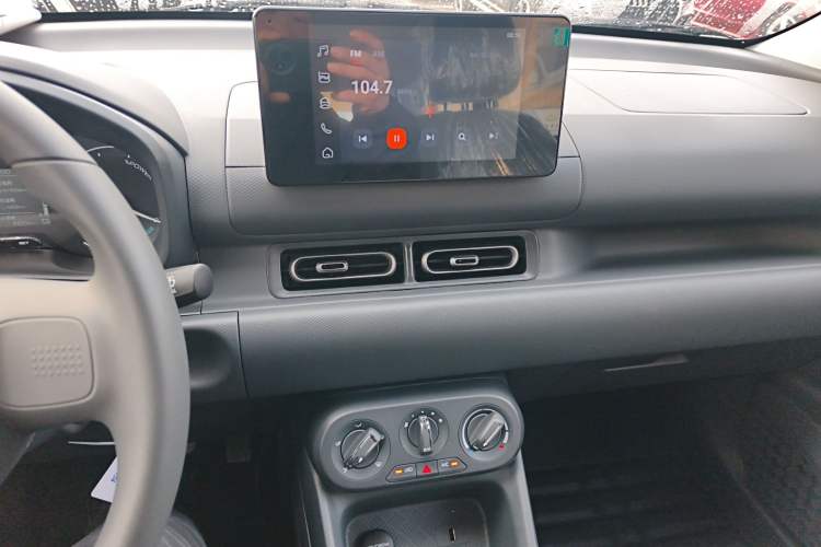 Used Wuling Hongguang New Energy 2025 Extended-Range Hybrid 50 km Standard Version
