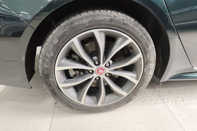 Used Jaguar XFL 2019 XFL 2.0T 250 PS Two-Wheel-Drive Luxury Edition