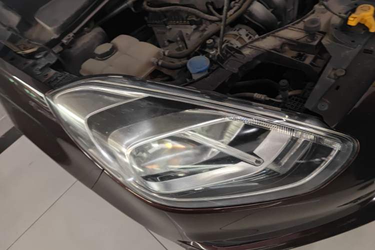 Used Ford Escort 2019 1.5L Automatic ZhiXiang Model Right Front Headlight