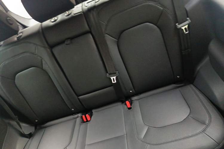 Used Land Rover Defender 2023 90 2.0T P300 SE
