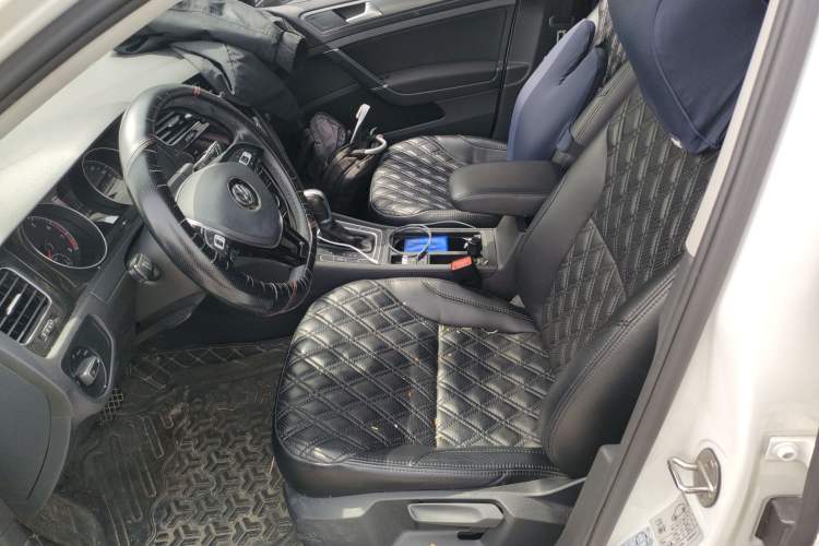 Used Volkswagen Golf 2019 1.8TSI Travel Edition Left Front Seat