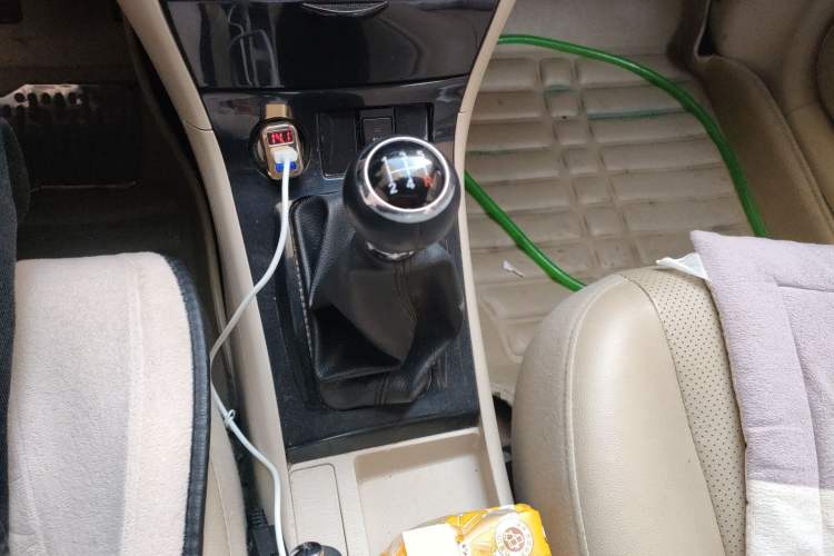 Used BYD F3 2013 Energy-Efficient Model 1.5L Manual Comfort Version Gear Lever