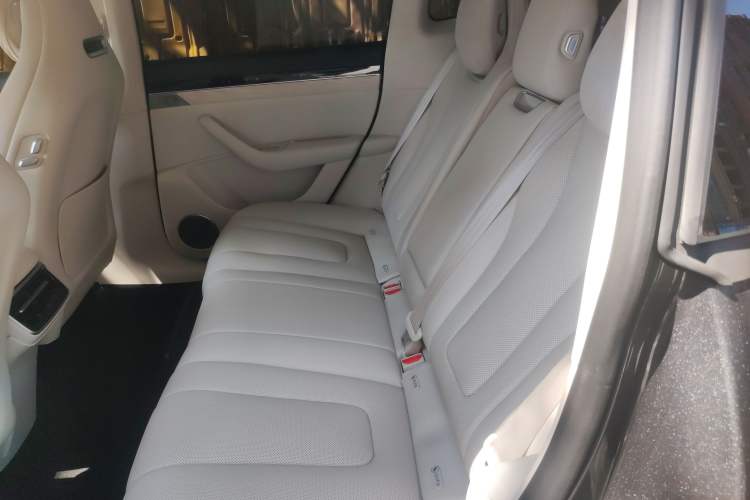 Used Hima Luxeed R7 2024 All-Electric 802 km Max Left Rear Seat