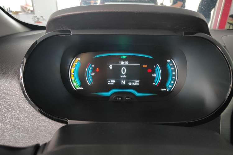 Used Chery QQ Little Ant 2022 Revised Version Sweet Pink Edition Half-Sugar Version Lithium Iron Phosphate 30.7 kWh 30 kW 301 km