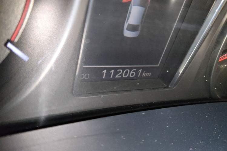 Used Toyota Crown 2018 2.0T Fashion Edition Odometer Close Up