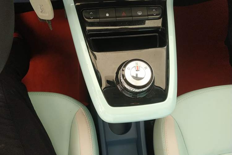 Used Dongfeng NAMMI BOX 2022 Chasing Wind Edition 331 km Standard Model Gear Lever