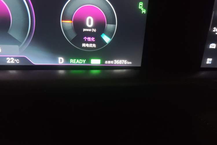 Used VOYAH FREE 2023 Four-Wheel Drive Extended-Range Model with Ultra-Long Range Odometer Close Up