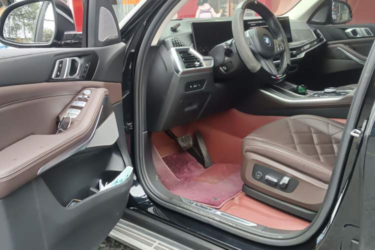 Used BMW X5 2023 xDrive 30Li Luxury M Sport Package
