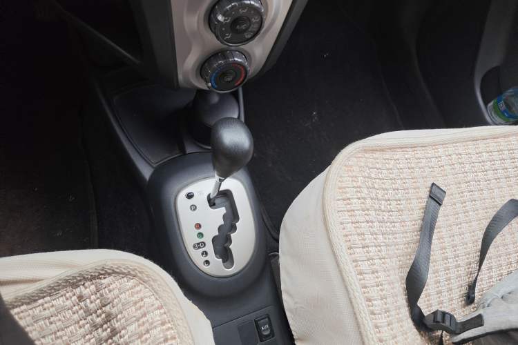 Used Toyota Yaris 2009 1.6E Automatic Comfort Edition Gear Lever