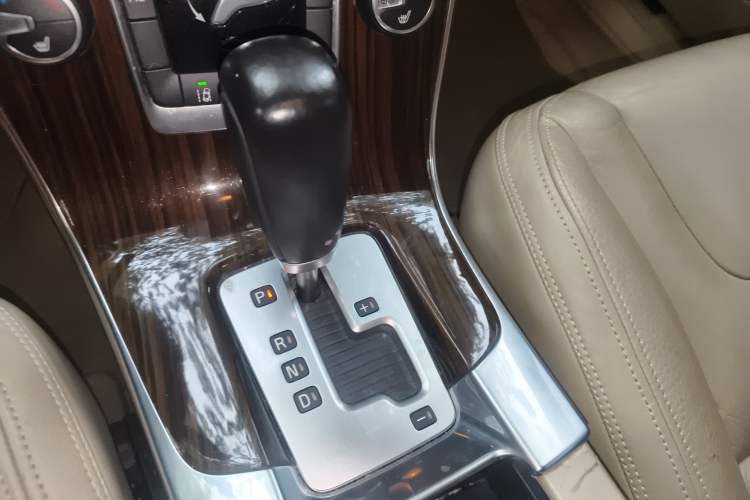 Used Volvo S60 2011 T6 AWD Prestige Edition Gear Lever