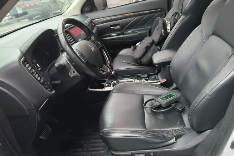 Used Mitsubishi Outlander 2019 2.4L 4x4 Zhi Xiang Edition 5 Seats China V Emission Standard
