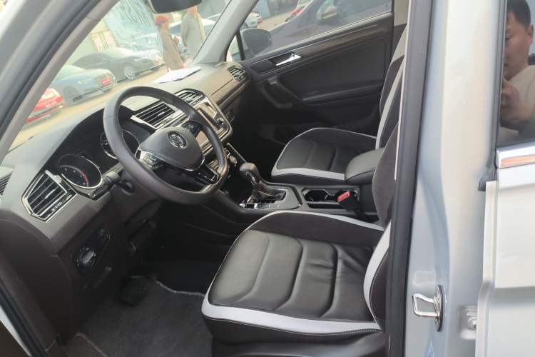 Used Volkswagen Tiguan L 2017 330TSI Automatic Two-Wheel Drive Luxury Edition