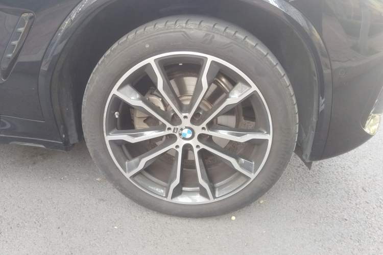 Used BMW X3 2023 xDrive30i Leading Model M Night Edition Package Right Front Wheel Hub