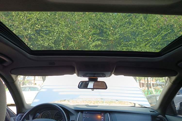 Used BMW 5 Series 2014 525Li Leading Model
