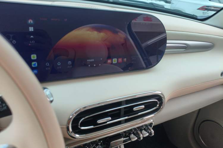 Used ORA Ballet Cat 2022 500 km Swan Lake Edition Audio And AC Panel